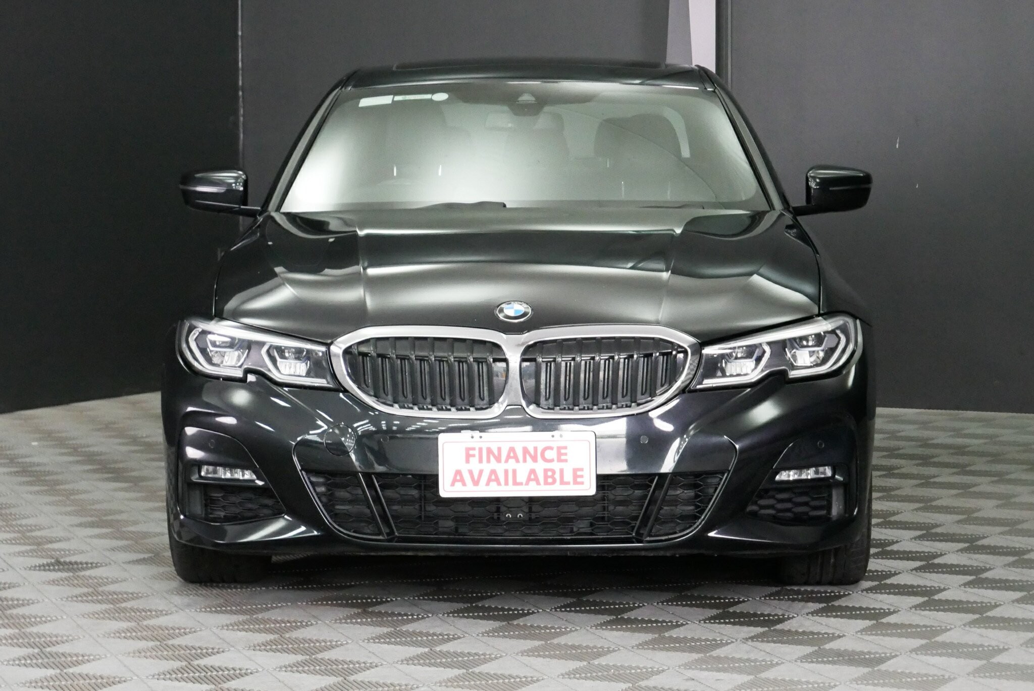 BMW 3 Series image 2