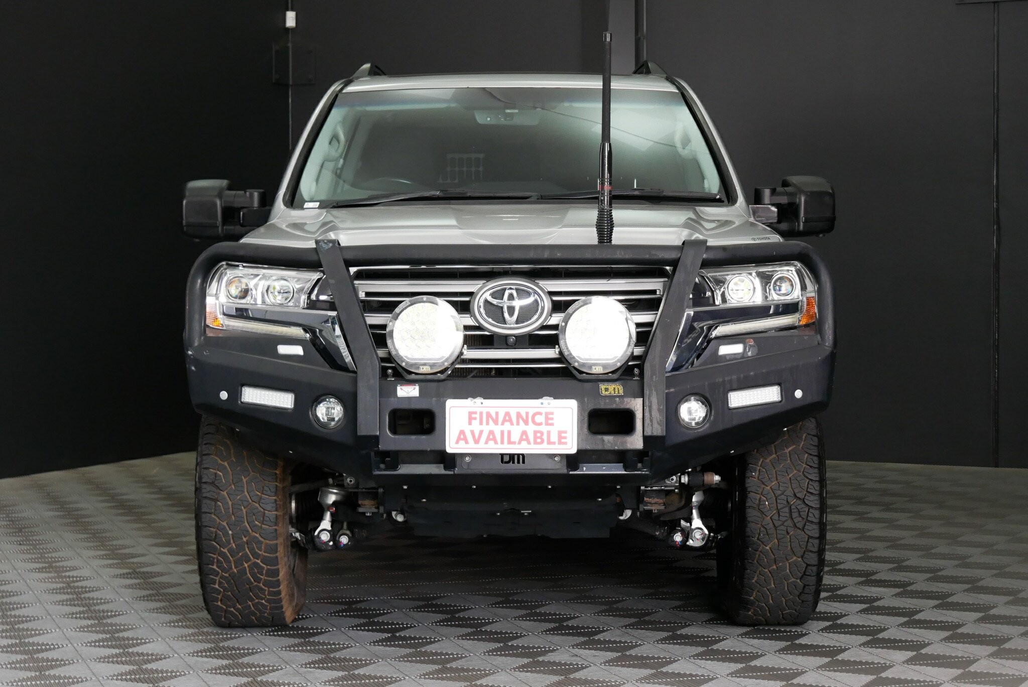 Toyota Landcruiser image 2