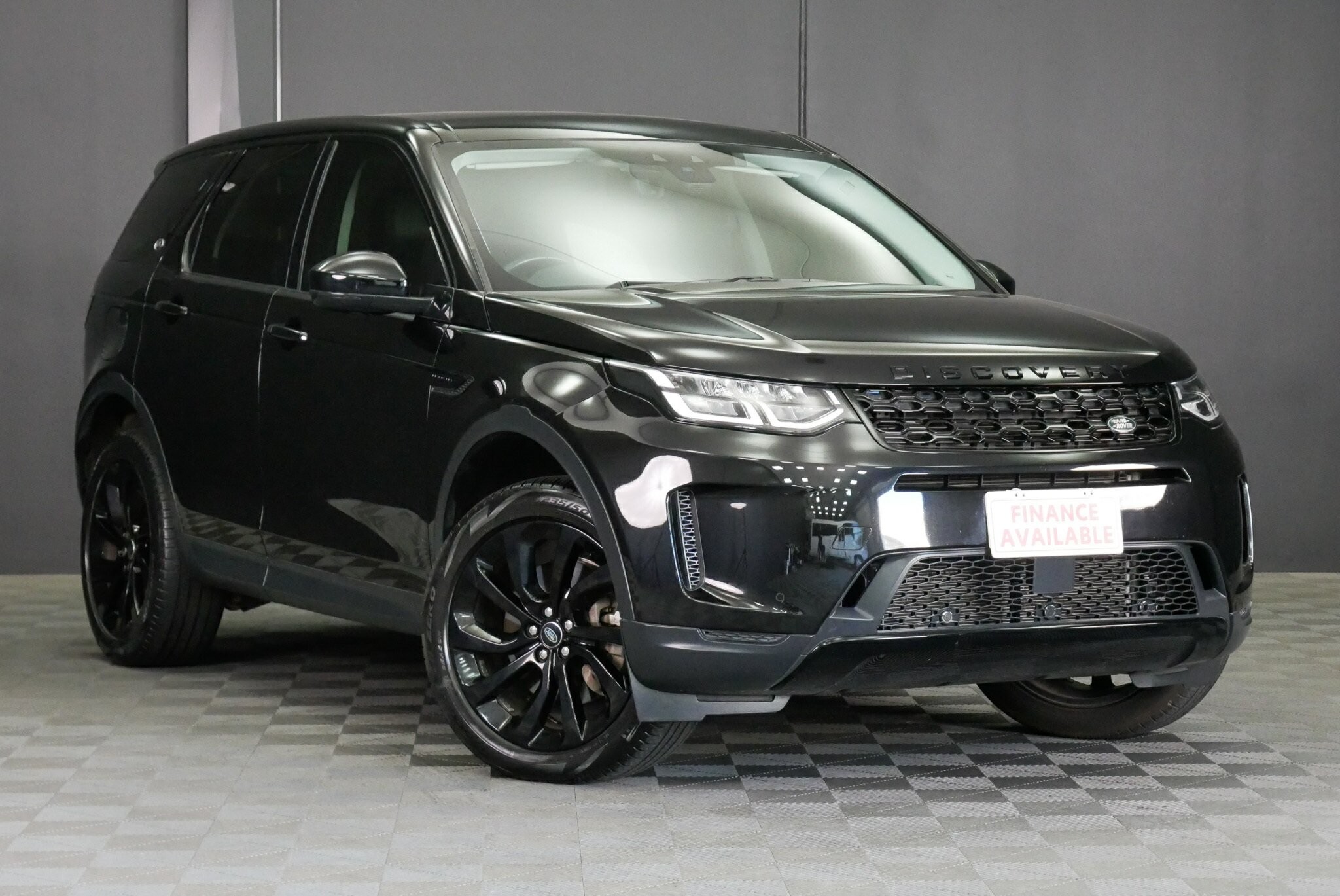 Land Rover Discovery Sport image 1