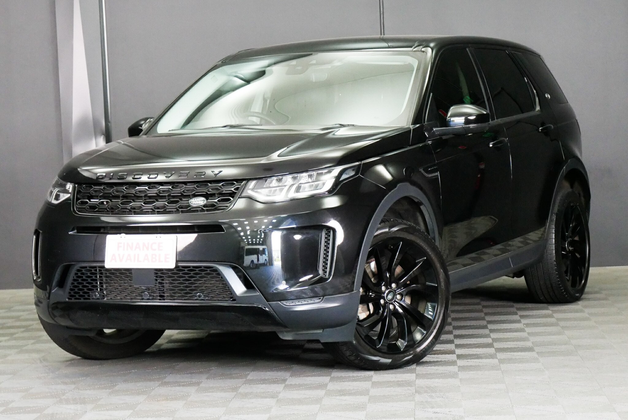 Land Rover Discovery Sport image 3