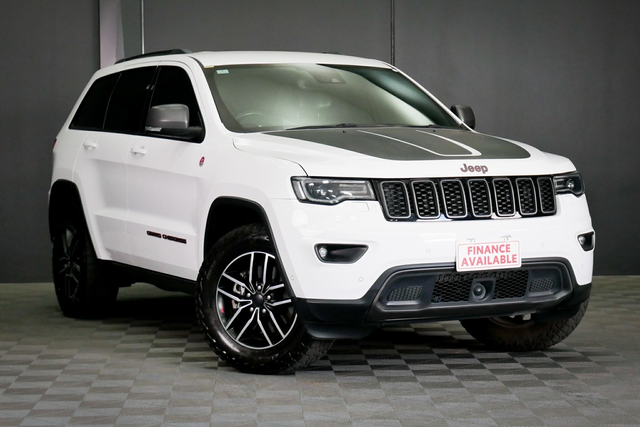 Jeep Grand Cherokee image 1