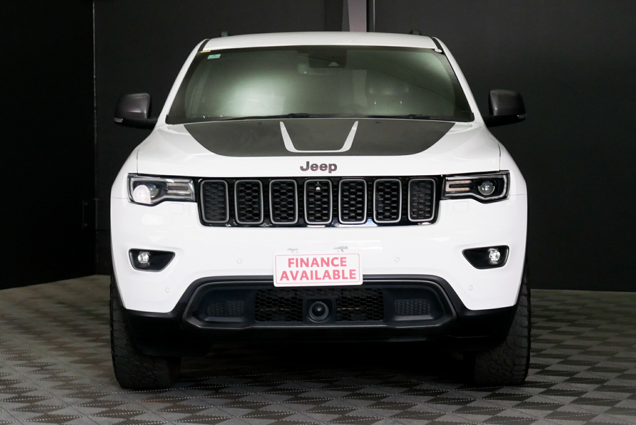 Jeep Grand Cherokee image 2