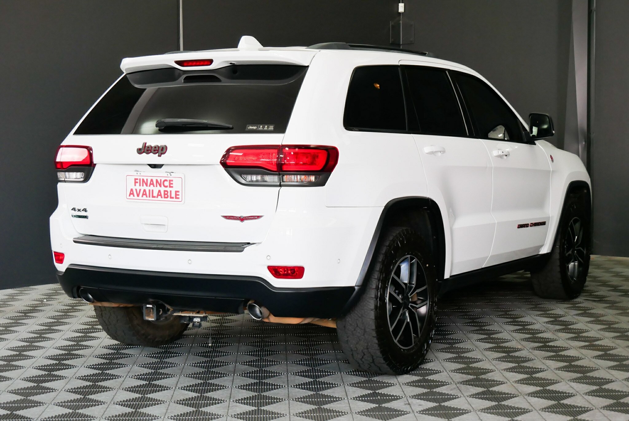 Jeep Grand Cherokee image 4