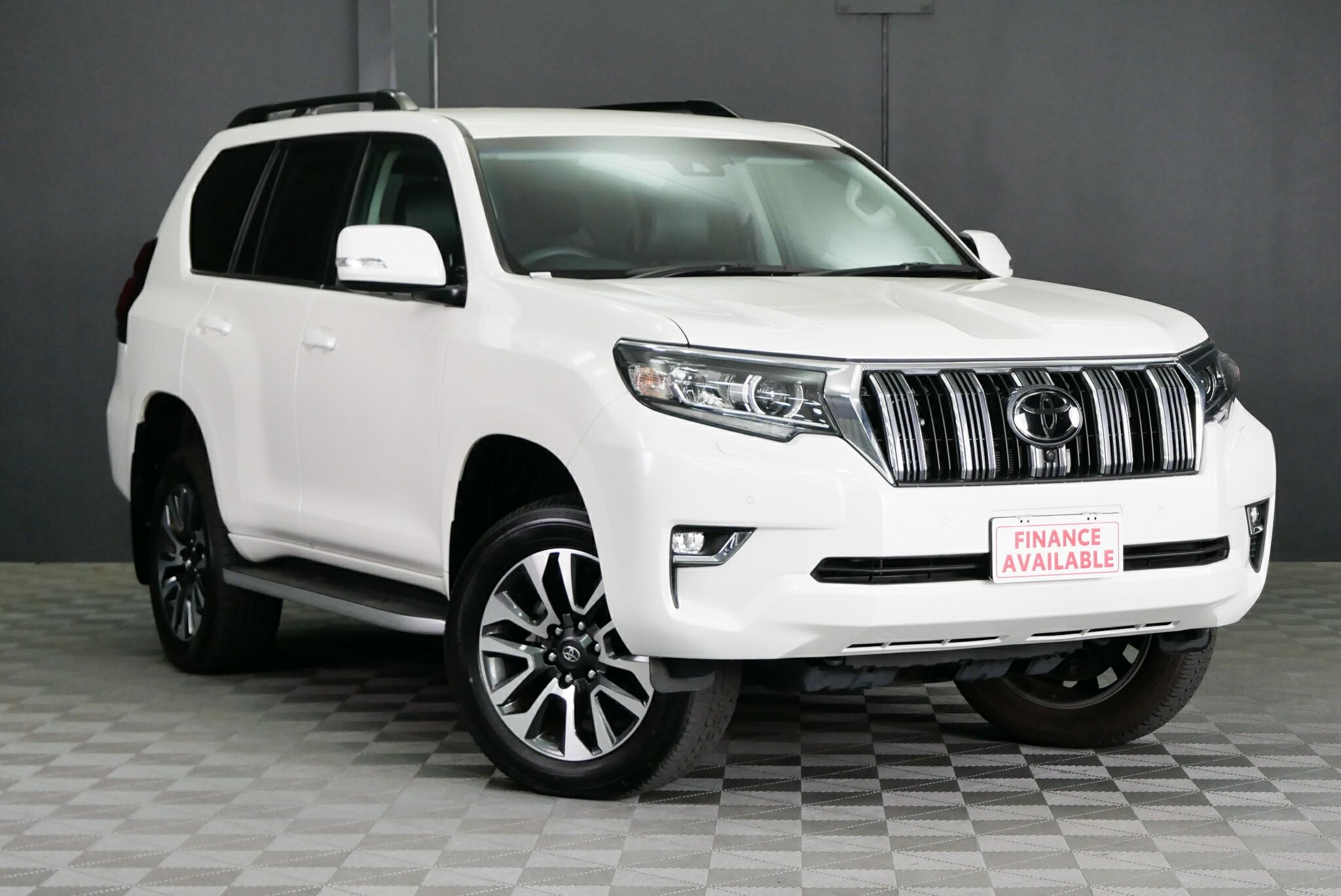 Toyota Landcruiser Prado image 1