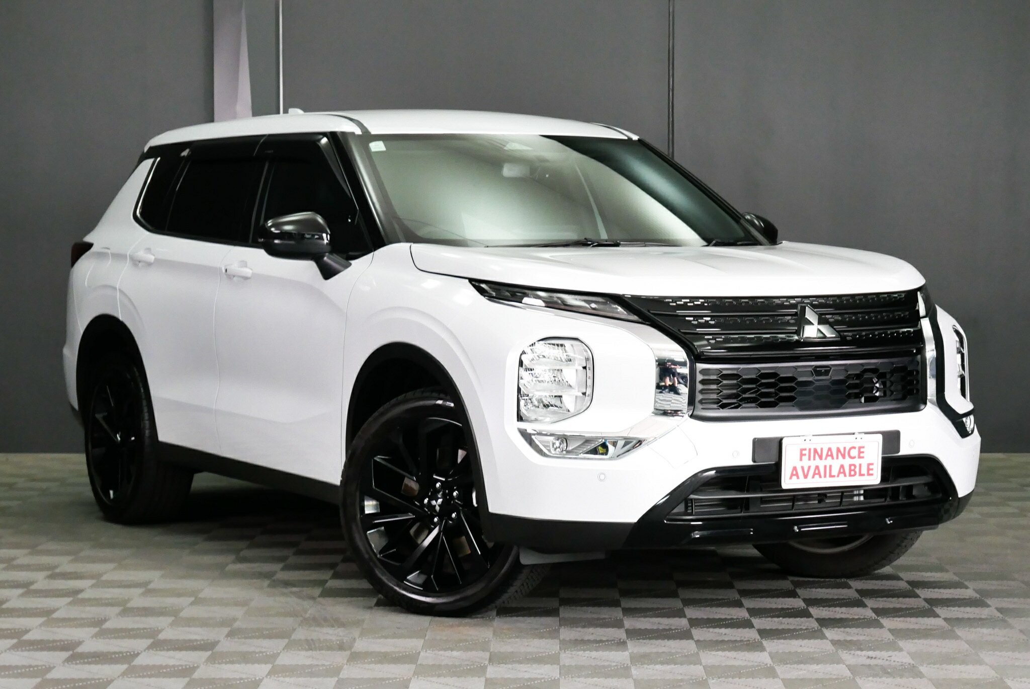 Mitsubishi Outlander image 1