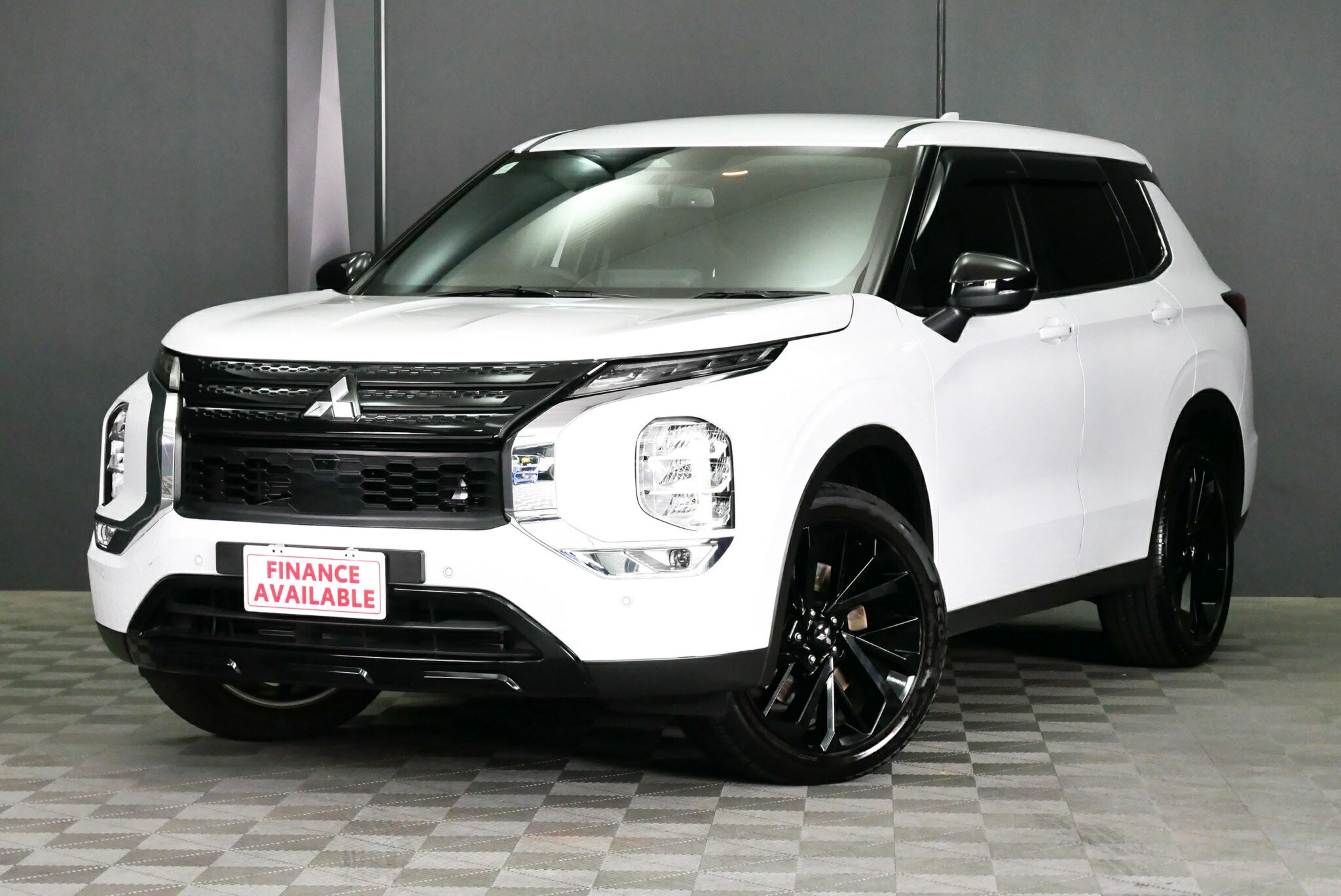 Mitsubishi Outlander image 3