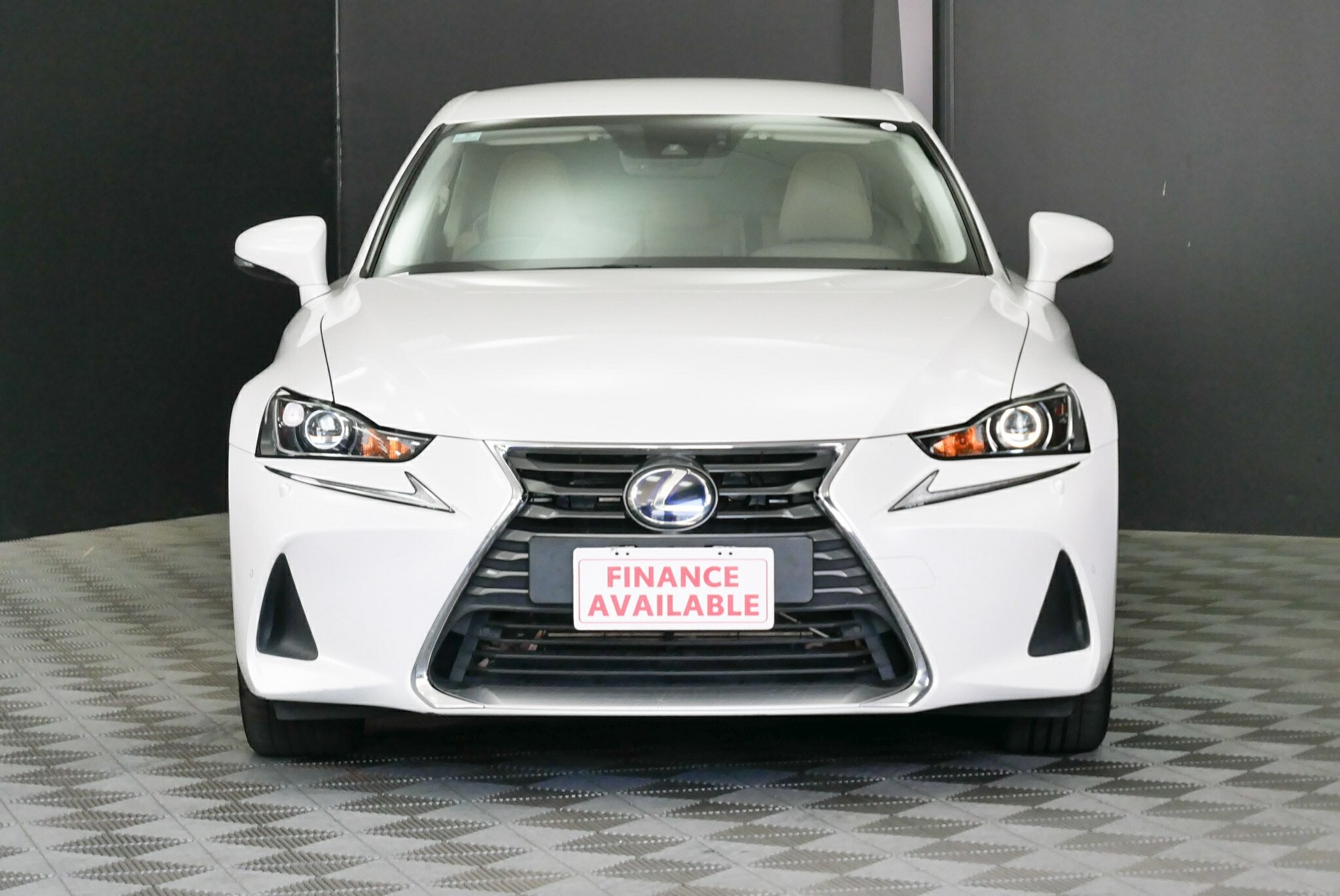 Lexus Is image 2