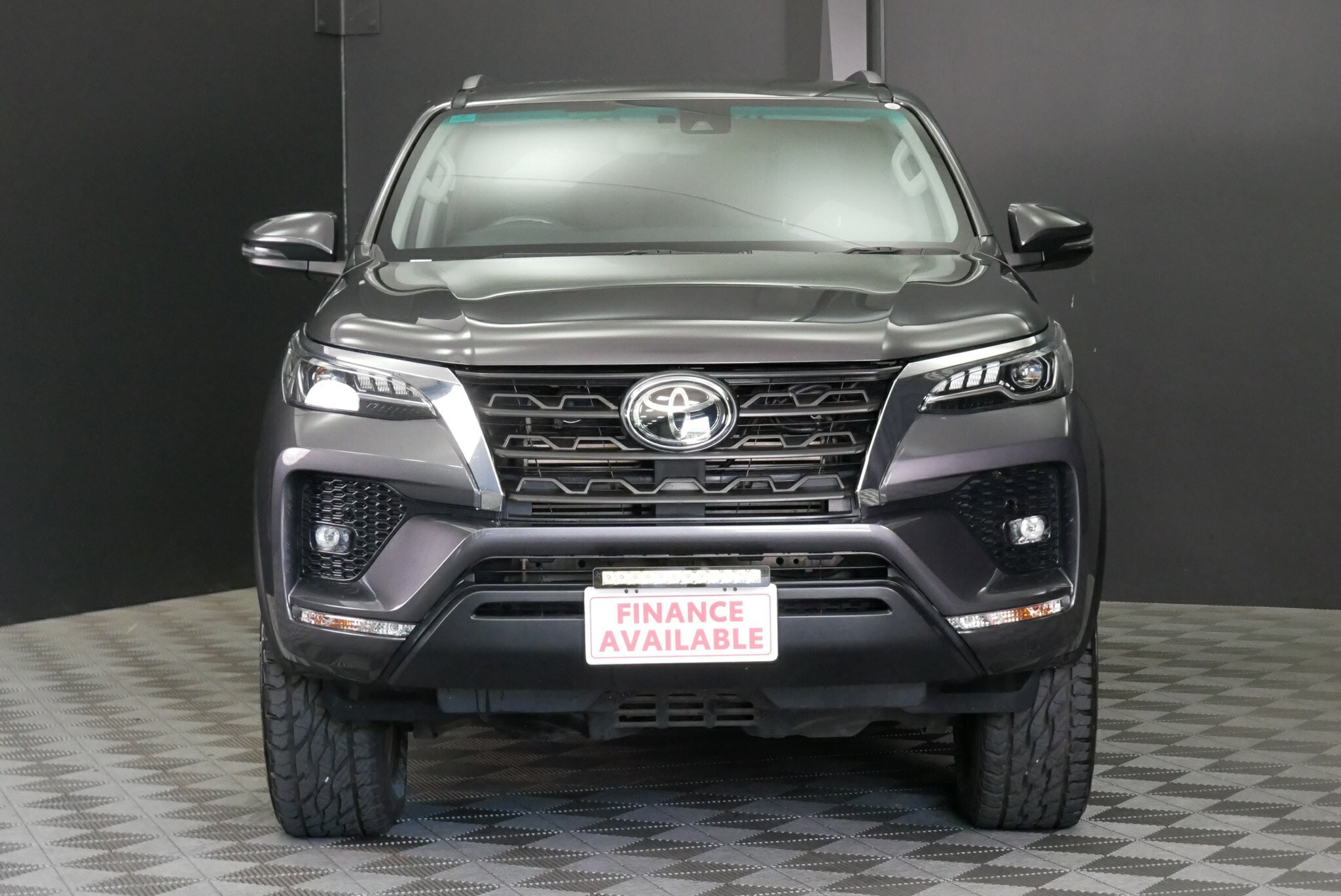 Toyota Fortuner image 2