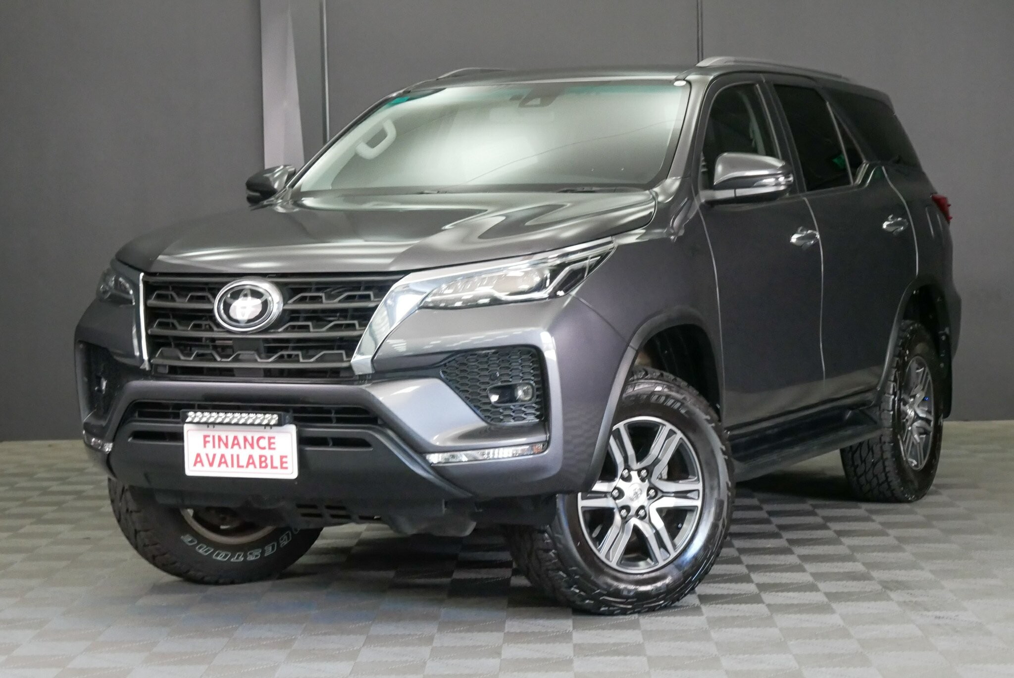 Toyota Fortuner image 3