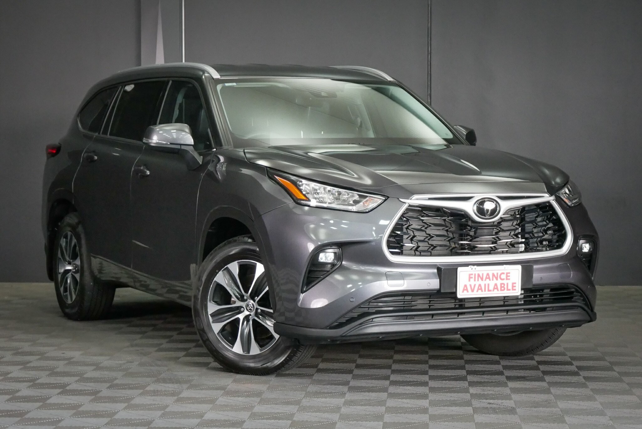 Toyota Kluger image 1