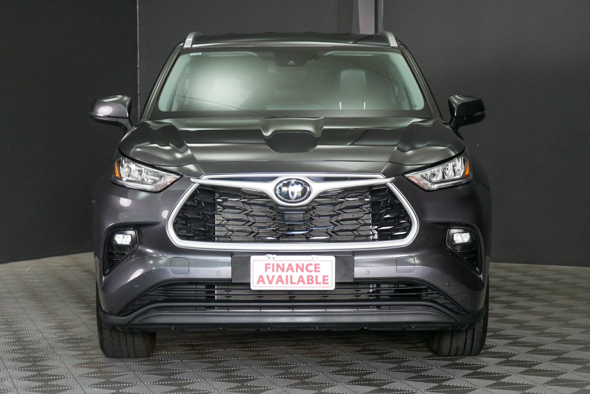 Toyota Kluger image 2