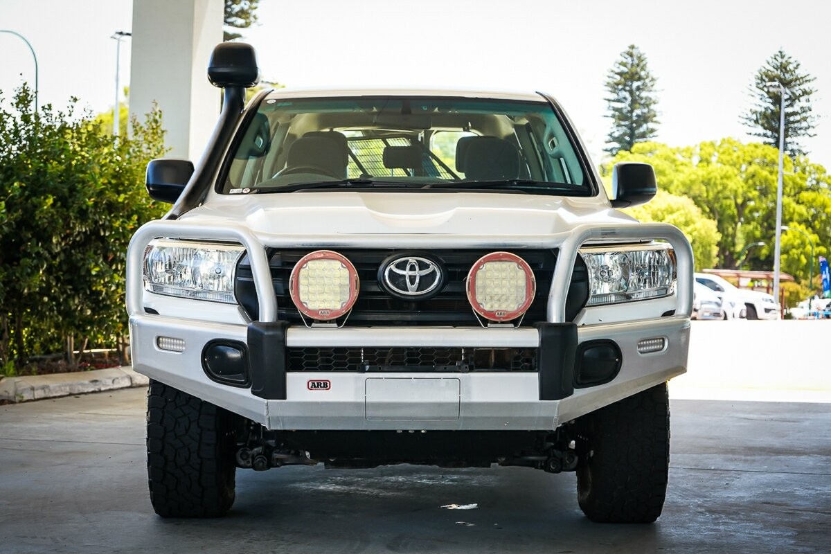 Toyota Landcruiser image 3