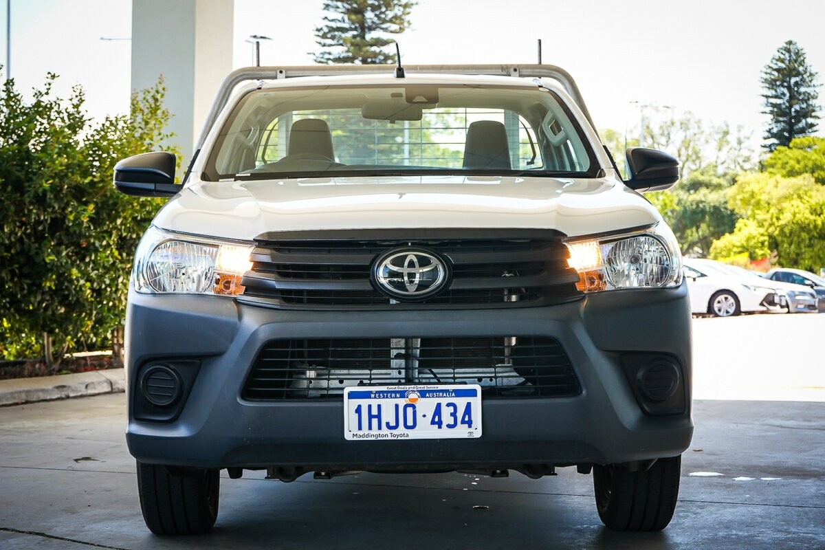 Toyota Hilux image 3