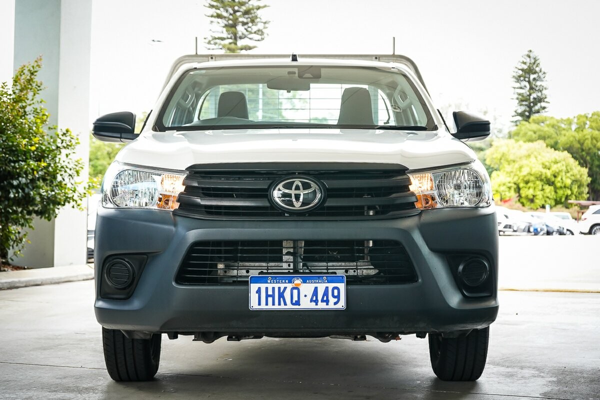 Toyota Hilux image 3