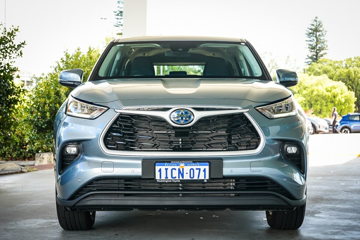 Toyota Kluger image 3