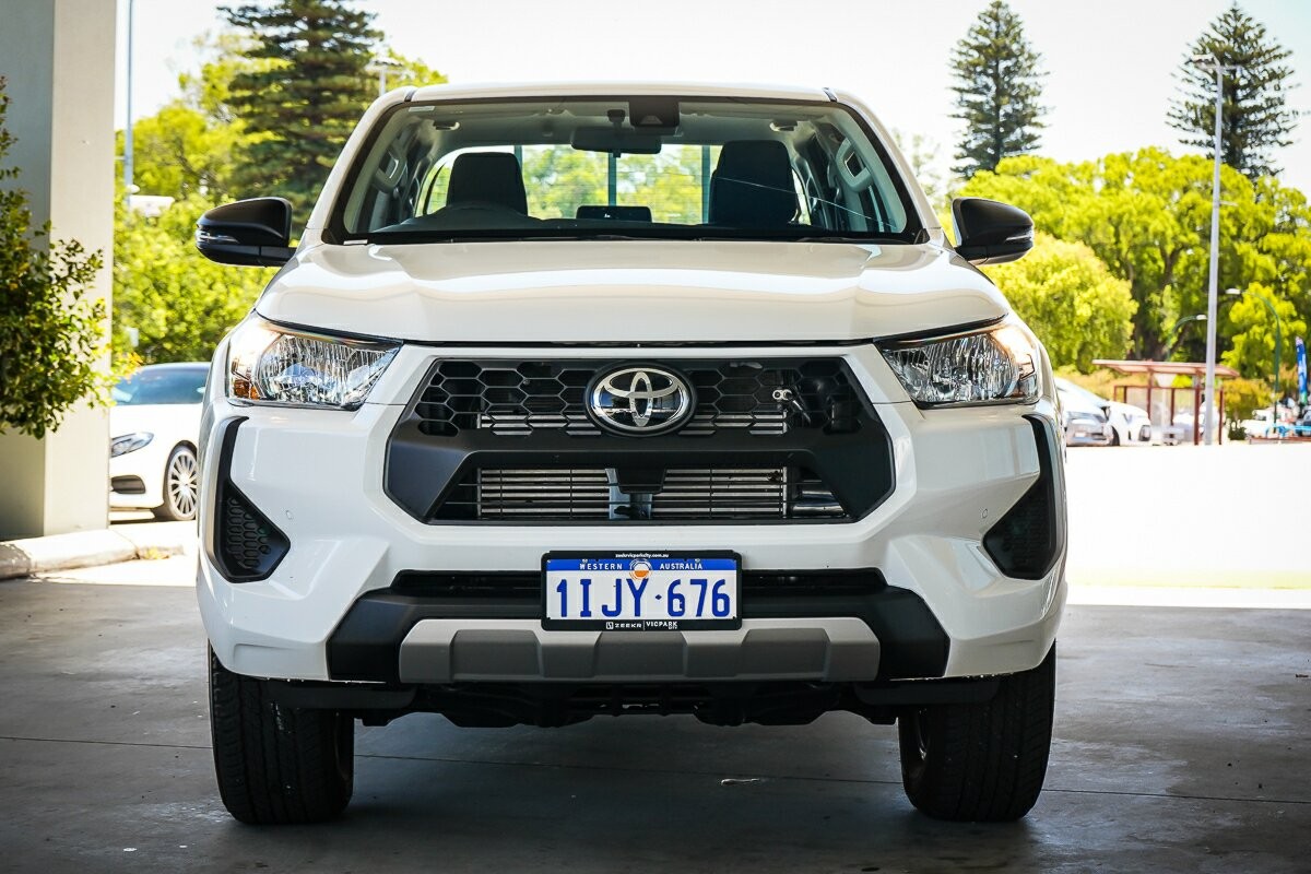 Toyota Hilux image 3