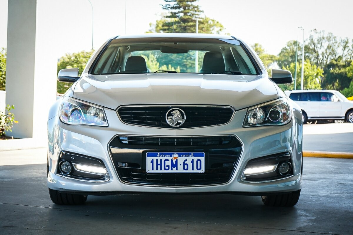 Holden Commodore image 3