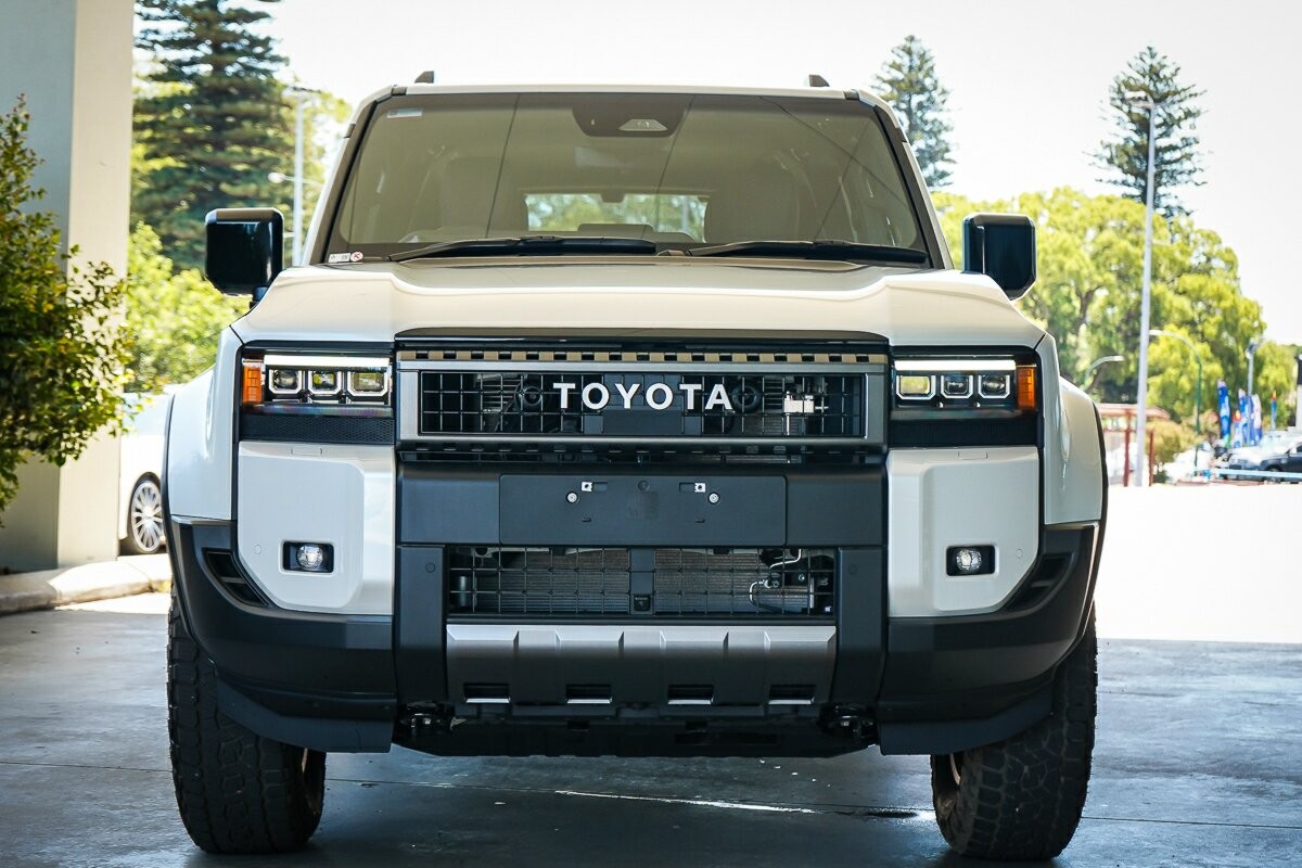 Toyota Landcruiser Prado image 3