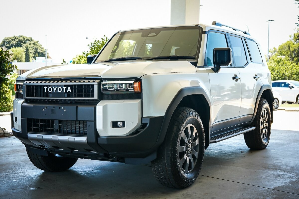 Toyota Landcruiser Prado image 4