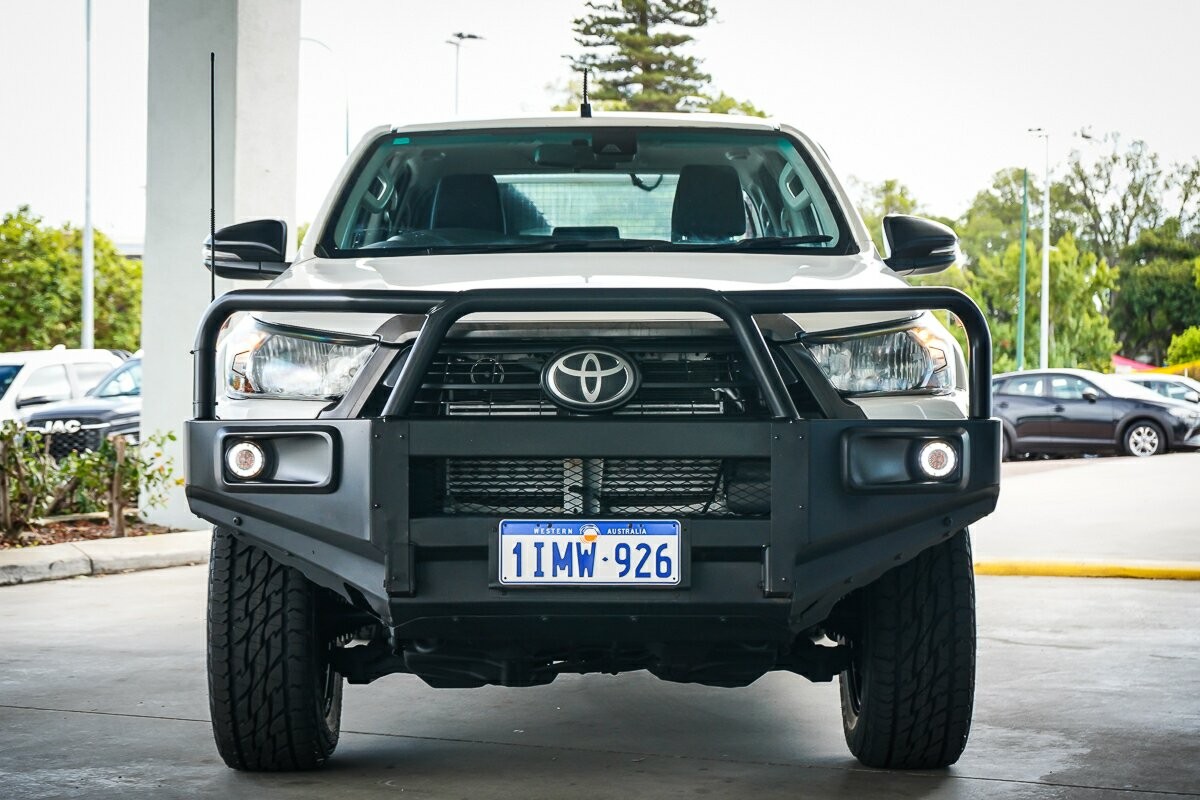 Toyota Hilux image 3