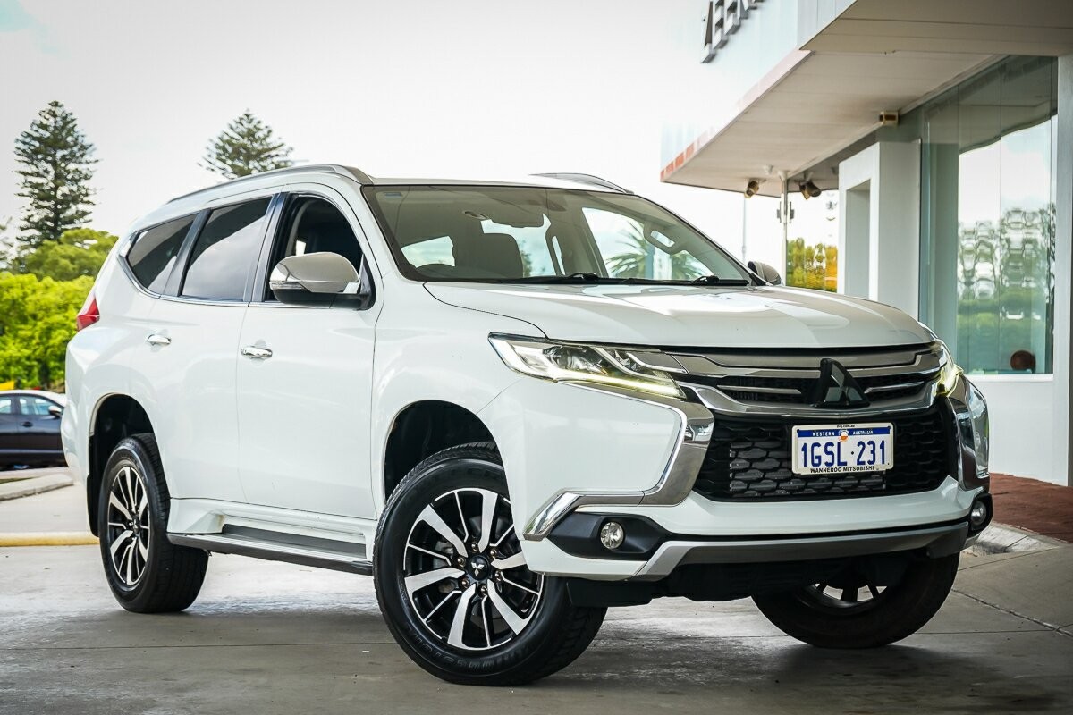 Mitsubishi Pajero Sport image 1