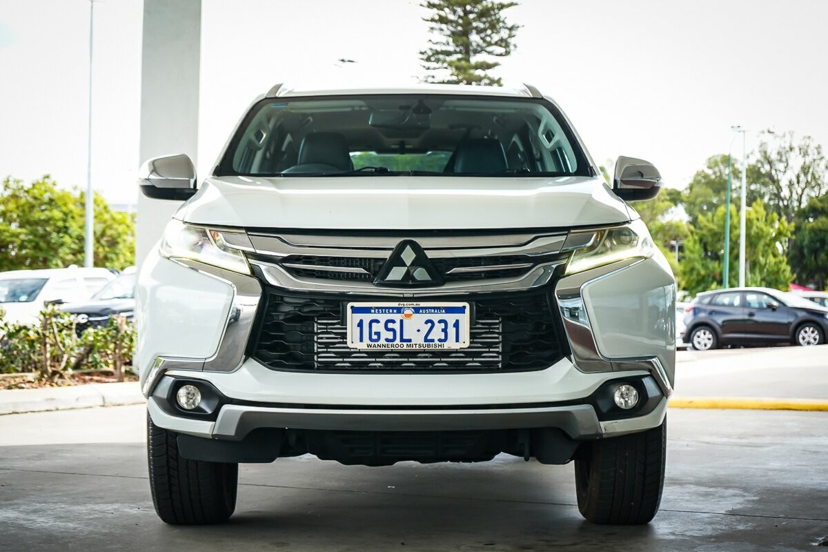 Mitsubishi Pajero Sport image 3