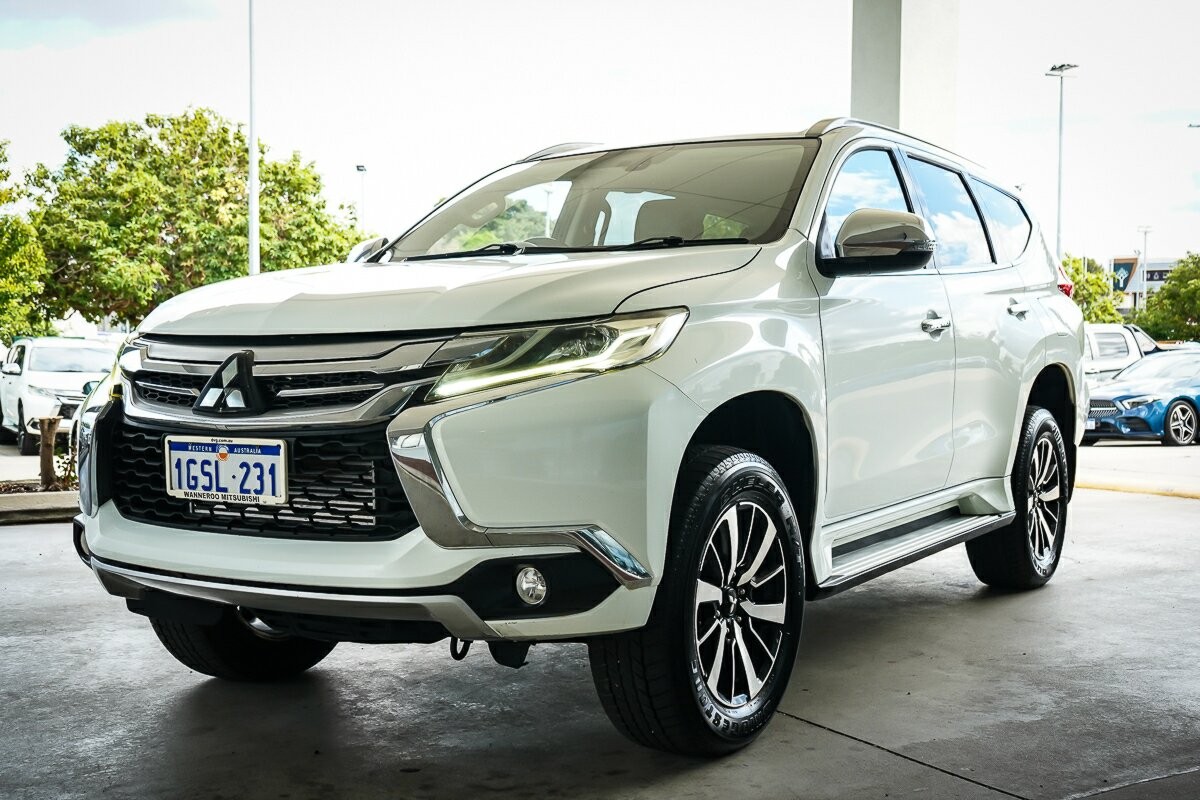 Mitsubishi Pajero Sport image 4