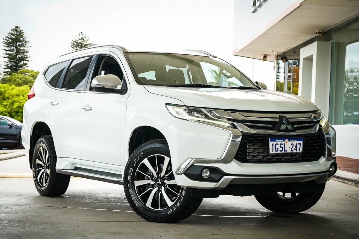 Mitsubishi Pajero Sport image 1