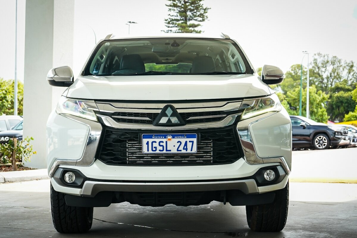 Mitsubishi Pajero Sport image 3