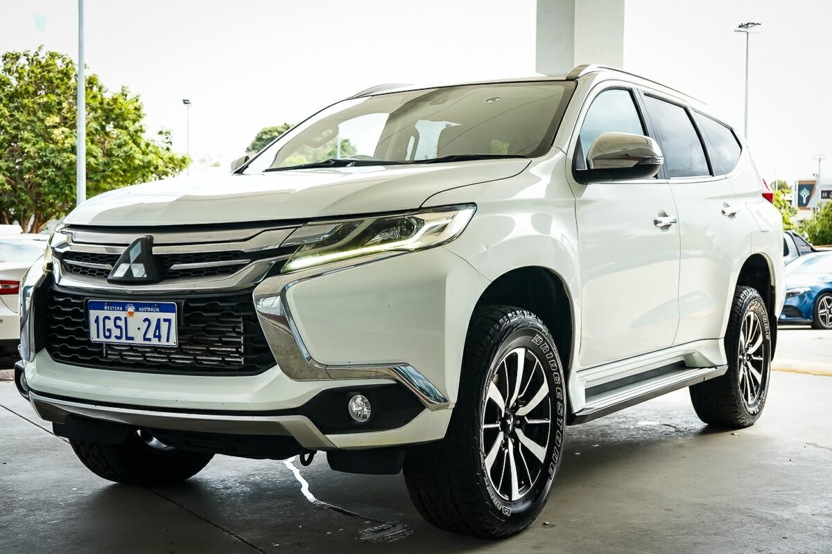 Mitsubishi Pajero Sport image 4