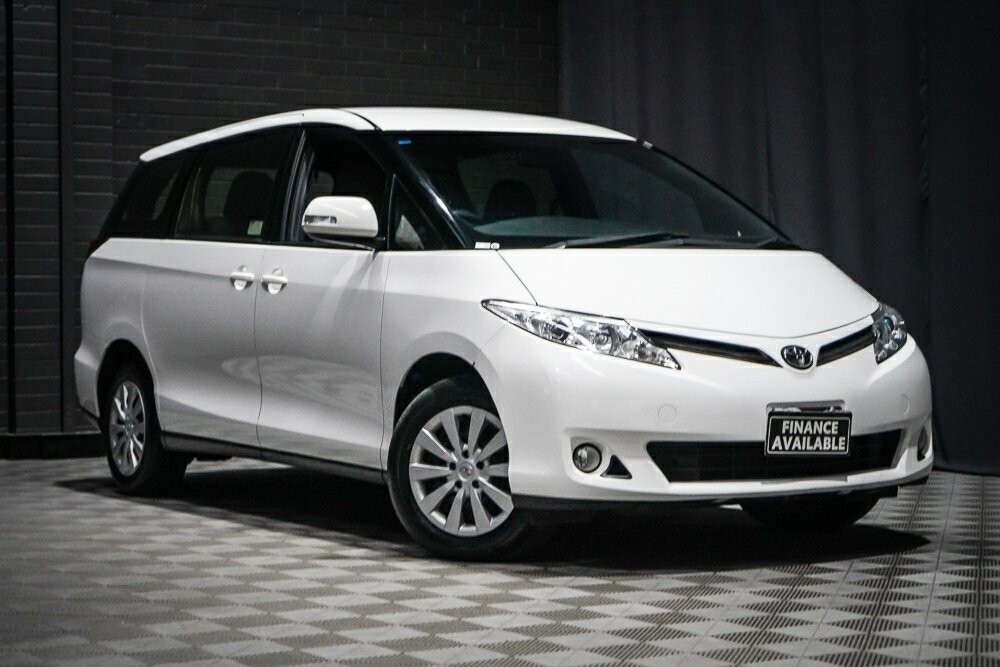 Toyota Tarago image 1