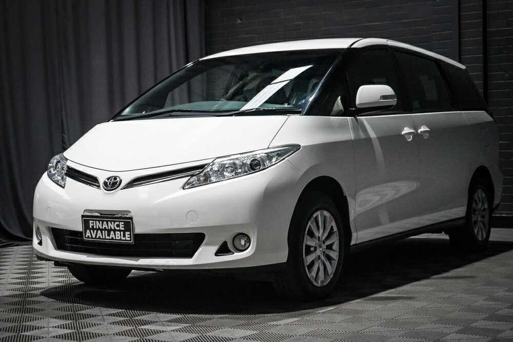 Toyota Tarago image 4