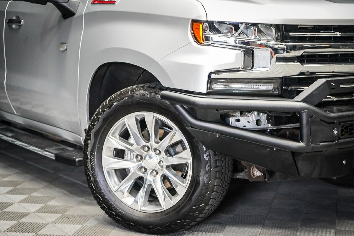 Chevrolet Silverado image 2