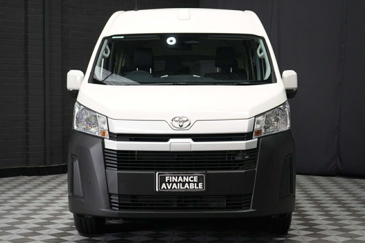 Toyota Hiace image 3