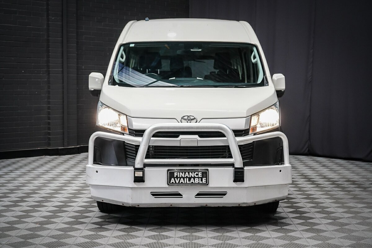 Toyota Hiace image 3