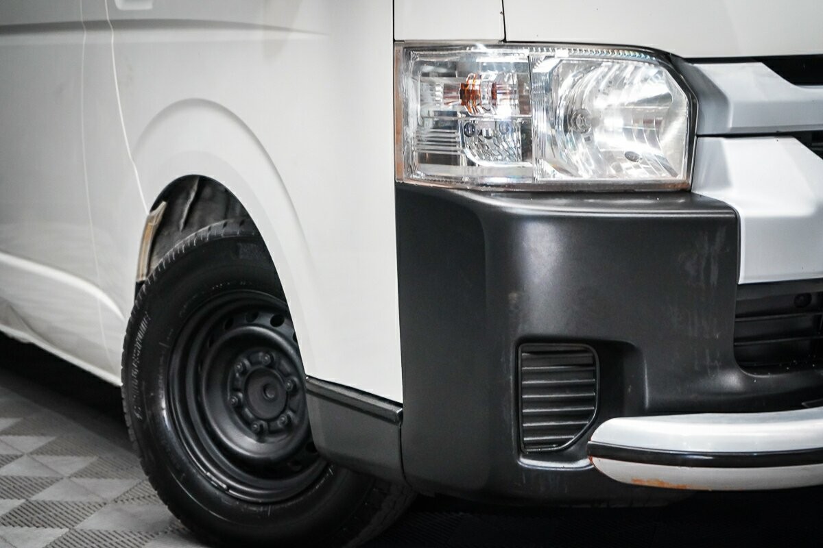 Toyota Hiace image 2