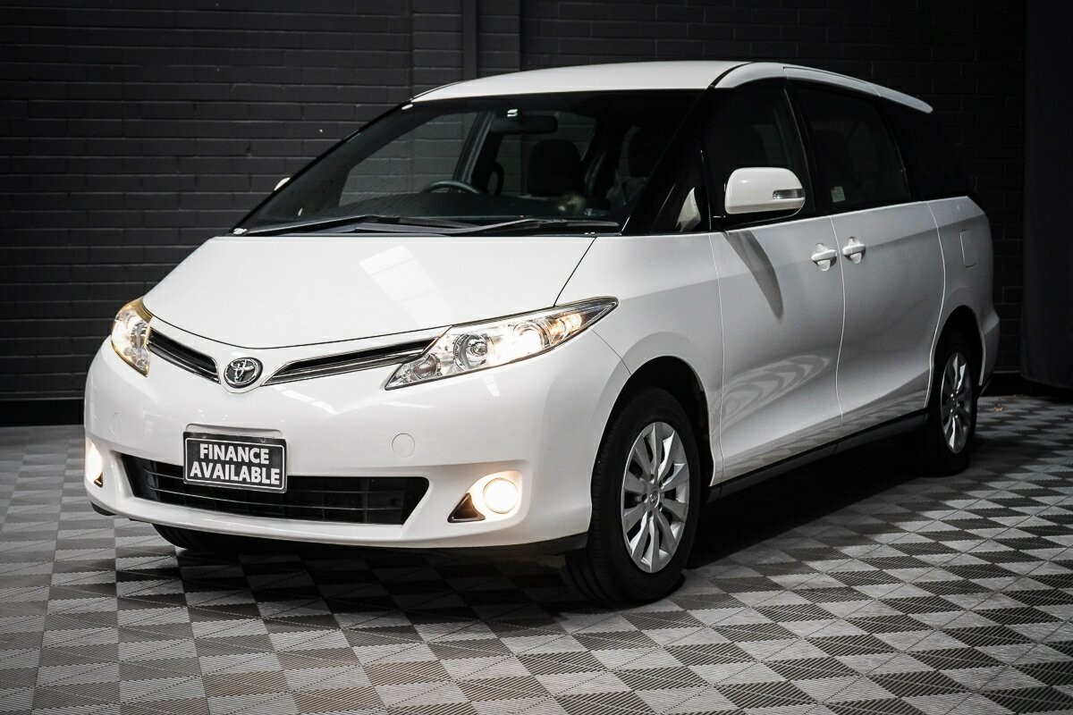 Toyota Tarago image 4