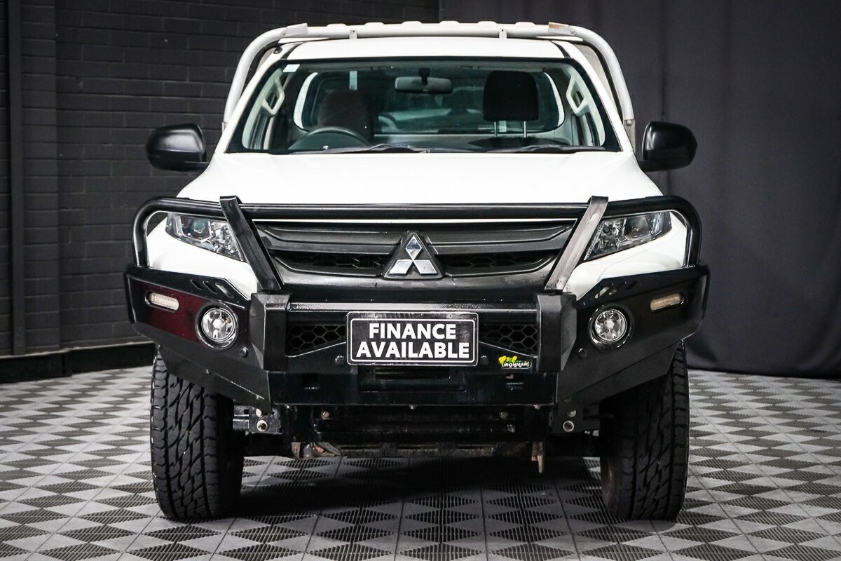 Mitsubishi Triton image 3