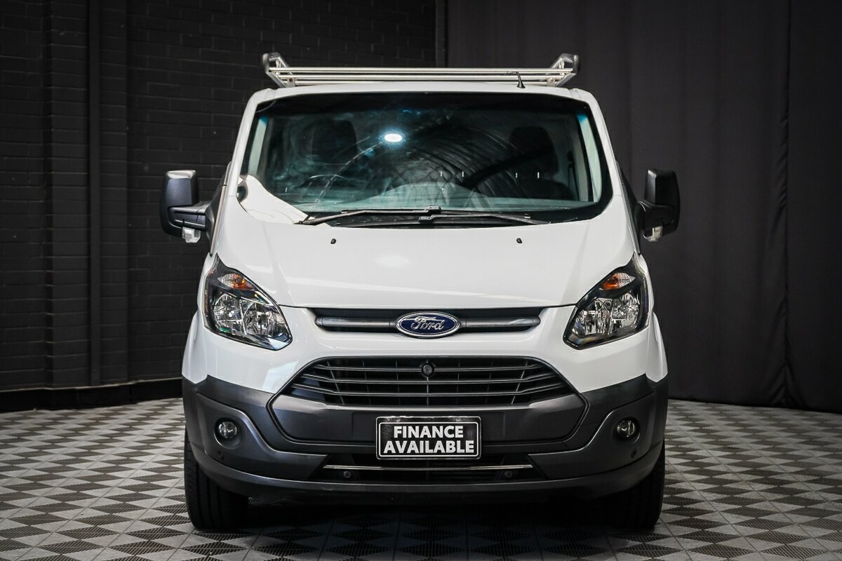 Ford Transit Custom image 3