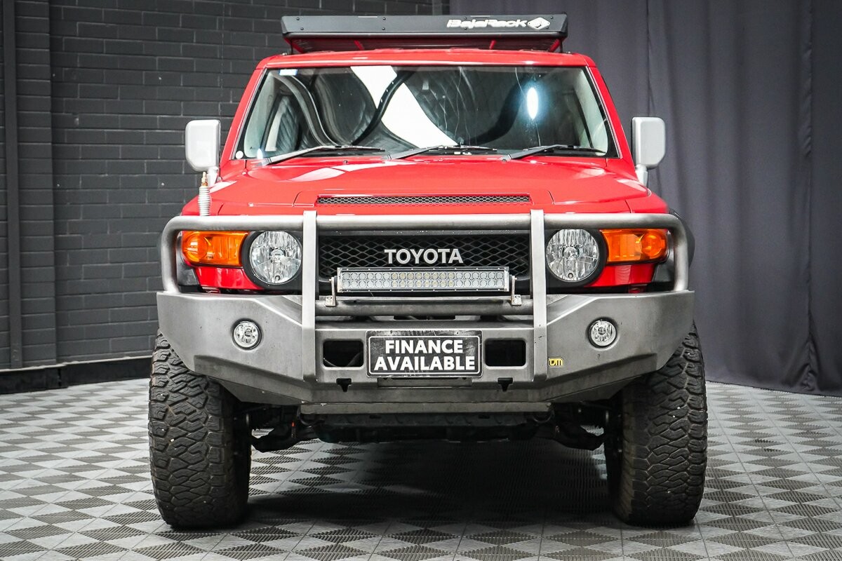 Toyota Fj Cruiser image 3