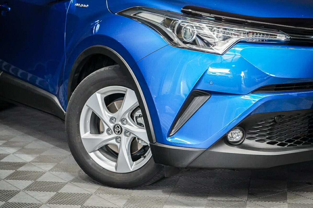 Toyota C-hr image 2