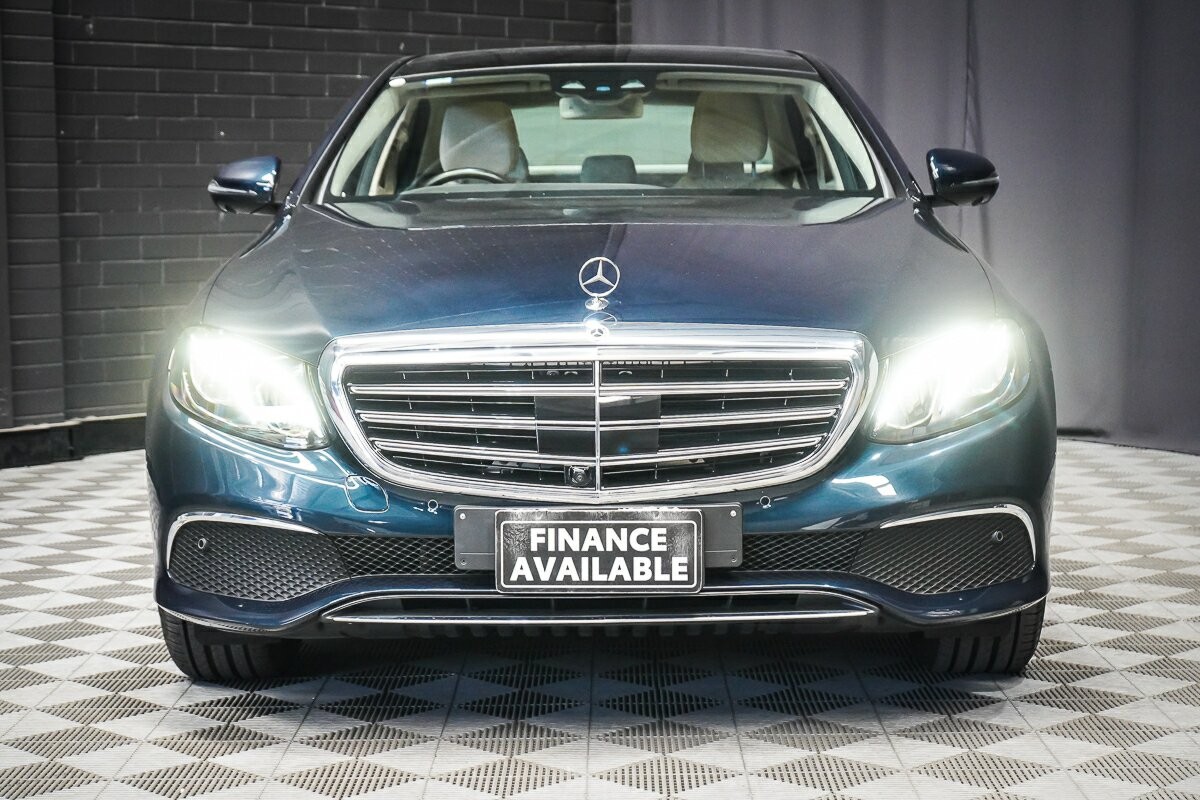 Mercedes Benz E-class image 3