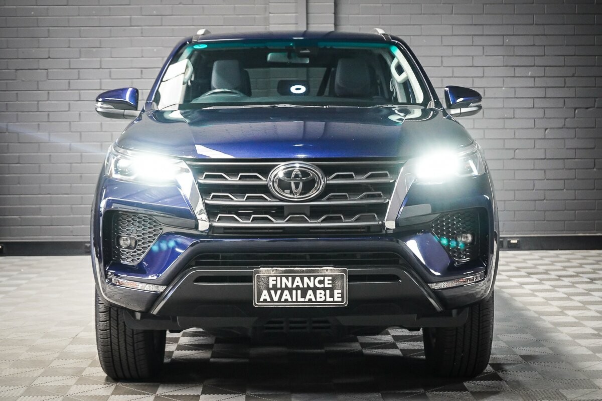 Toyota Fortuner image 3