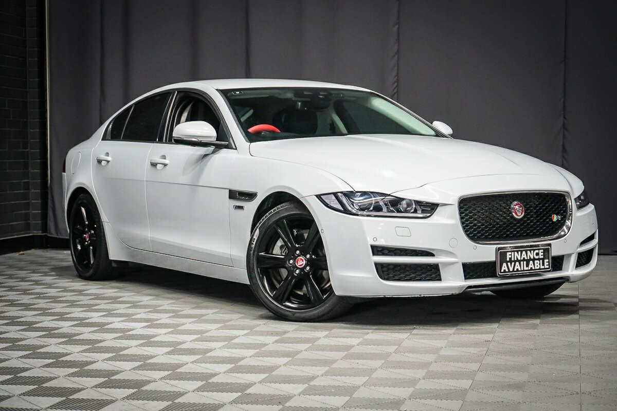 Jaguar Xe image 1