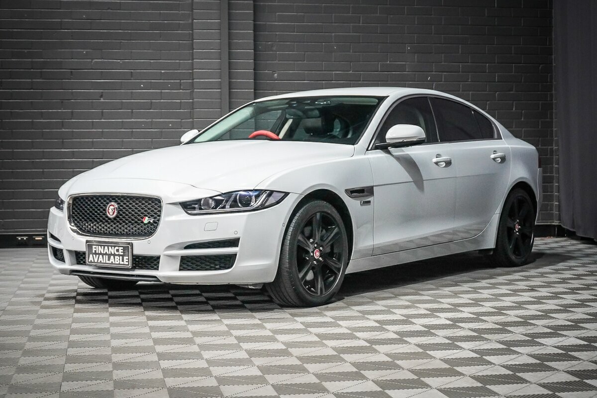 Jaguar Xe image 4