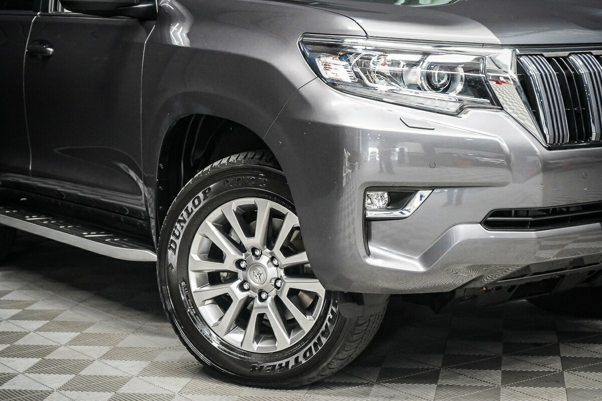 Toyota Landcruiser Prado image 2