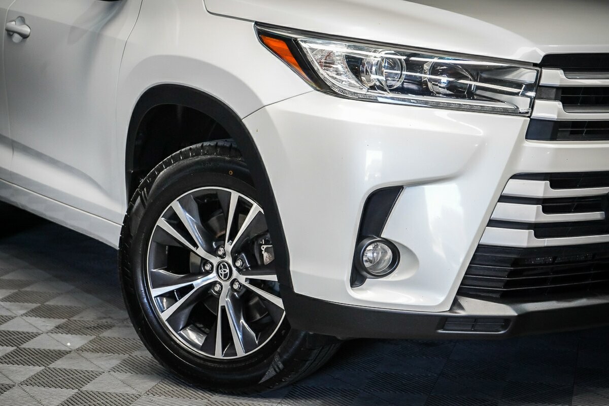 Toyota Kluger image 2