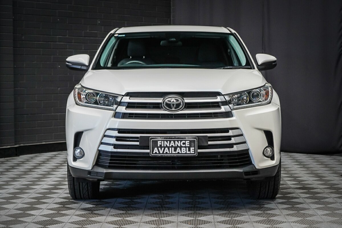 Toyota Kluger image 3