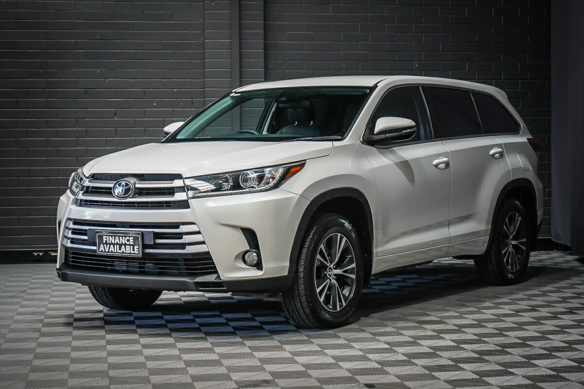 Toyota Kluger image 4