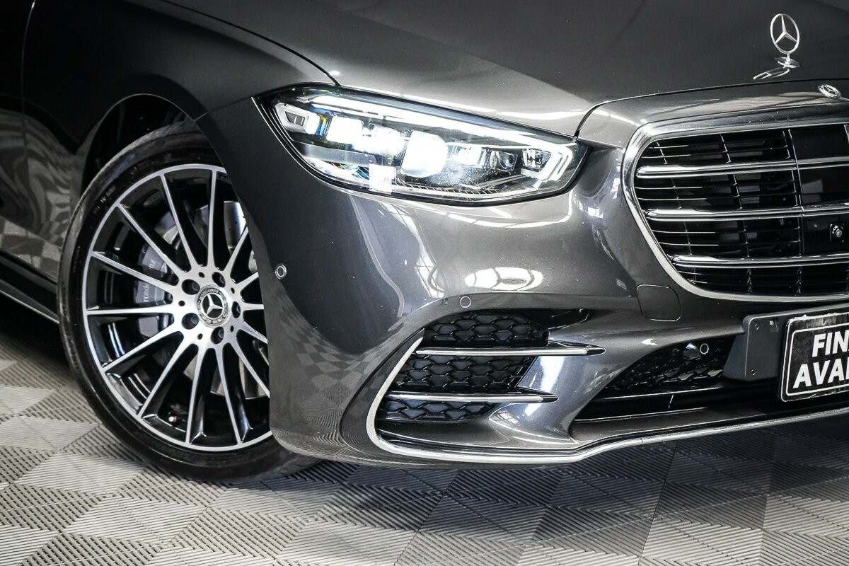 Mercedes Benz S-class image 2